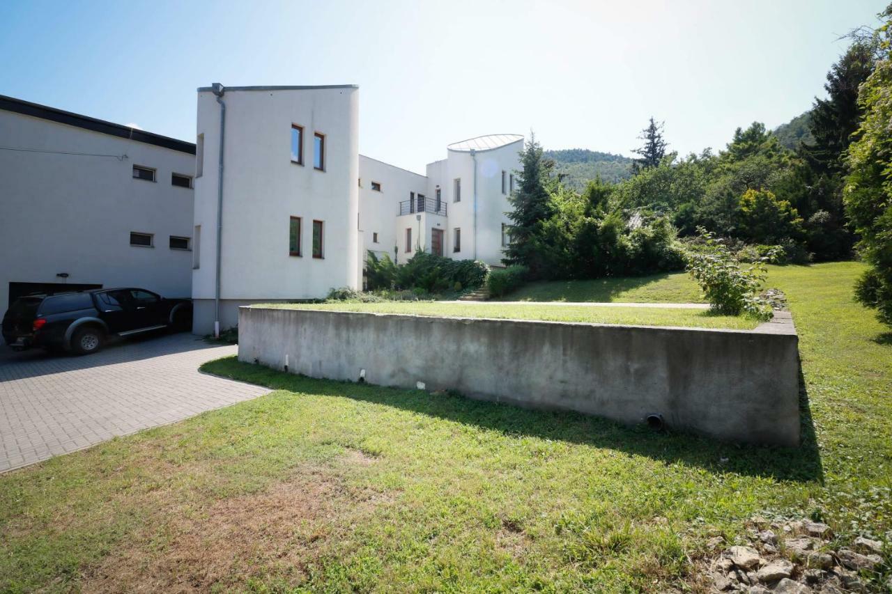Maharaja Mountain Palace With Free Privat Parking And Garden Budapeste Exterior foto